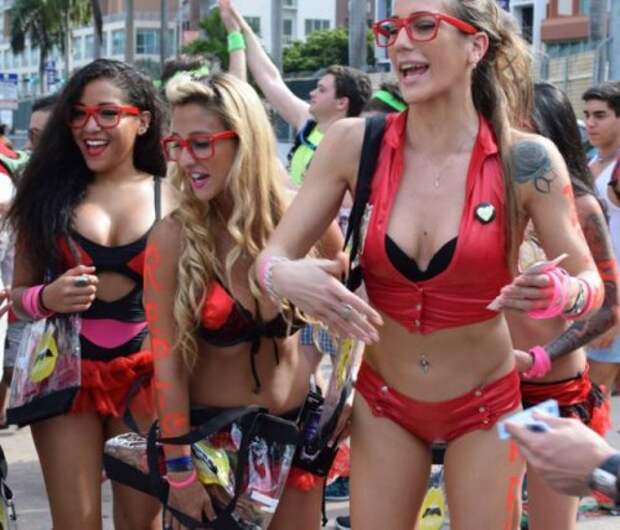 Участники и участницы Ultra Music Festival (30 фото)