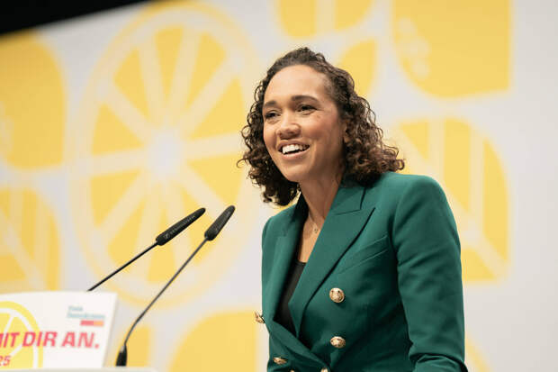 Немецкий политик пообещала побриться налысо в случае провала на выборах