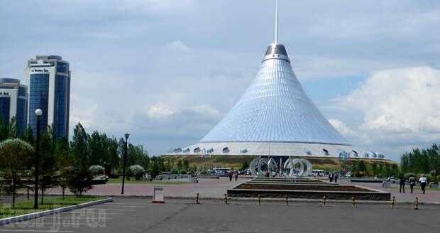 Казахстан, Астана, ТРЦ Хан Шатыр, торгово-развлекательный центр в Астане, проекты Нормана Фостера, шанский шатер, лучшие экоздания мира, достопримечательности Астаны, шопинг в Астане, развлечения в Астане, современная архитектура