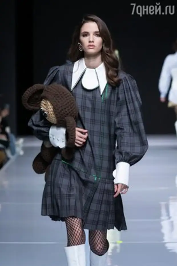 Маша Цигаль представила 30 модных образов, скроенных из ее собственной одежды и вещей близких друзей