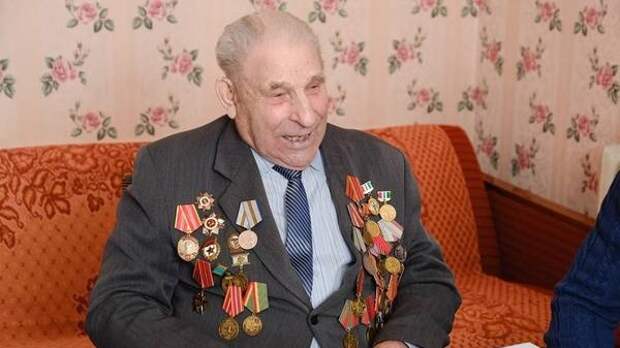 Двое детей и четверо внуков: новосибирский ветеран отпраздновал вековой юбилей