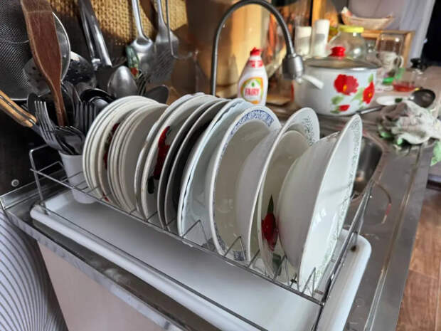 Посуда тускнеет и мутнеет: 5 ошибок при мытье, которые убивают блеск за несколько месяцев