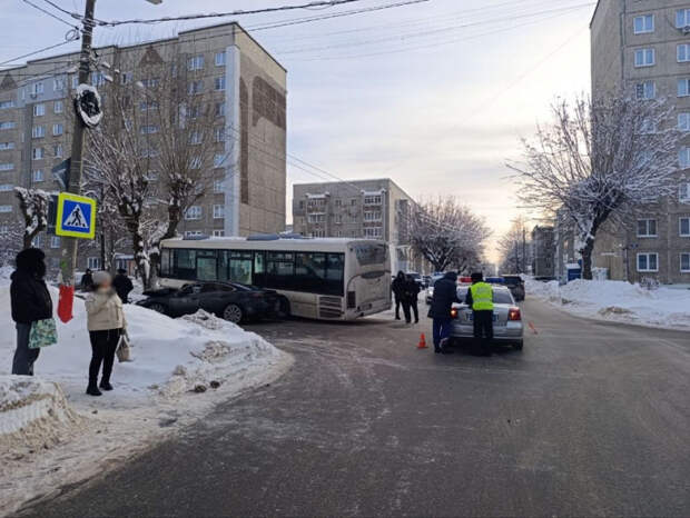 В Муроме семь человек пострадали в ДТП с автобусом и легковой машиной