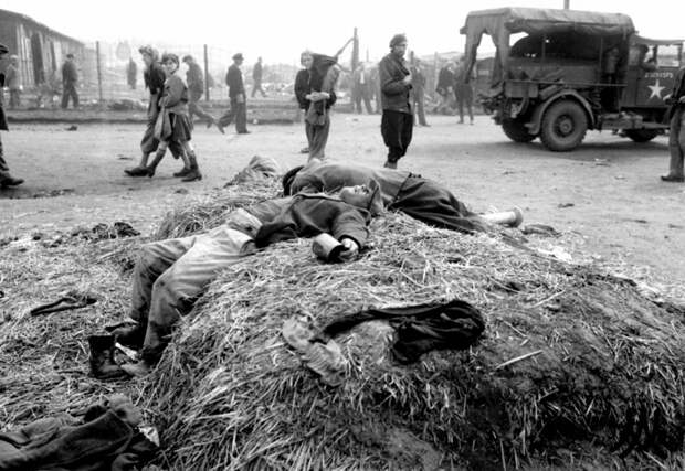 Все ужасы концлагеря Берген-Бельзен в редких архивных фотографиях