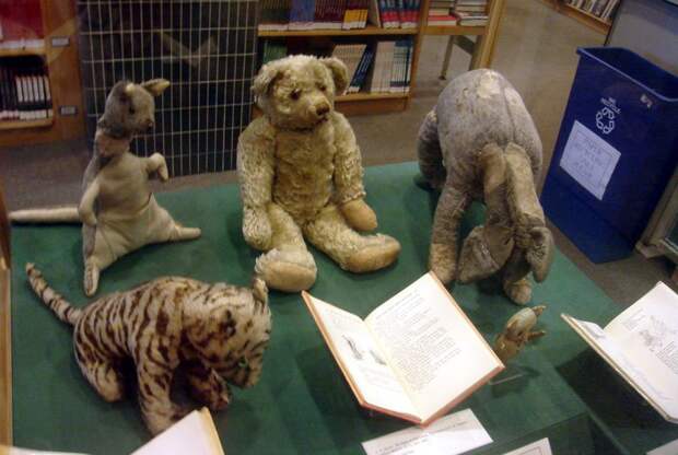 the_original_winnie_the_pooh_toys_cover