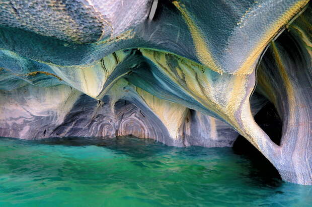 Мраморные пещеры на озере Хенераль Каррера