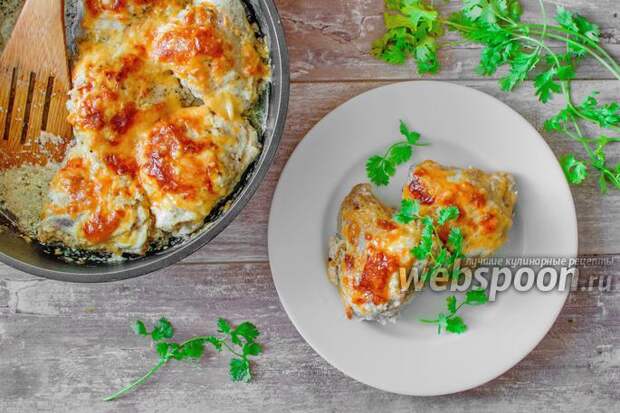 Фото Куриные бёдра запечённые в сметане с сыром