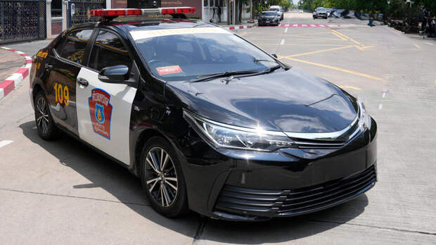 Мужчина открыл стрельбу в школе и взял заложников