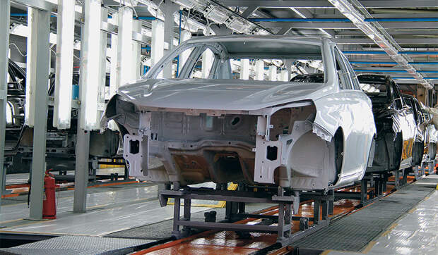 К маю предполагается сварить 300 кузовов новой Lada Vesta (на фото), все они будут предназначены для испытаний, а серийные машины пойдут с конвейера начиная с 25 сентября