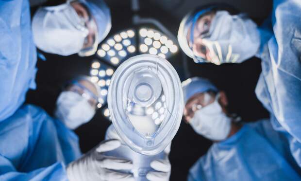 Ухо съехало к затылку: у девушки выросла на лице раковая опухоль размером больше головы