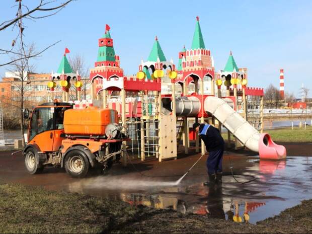 На Пролетарской набережной Тулы завершается уборка после паводка