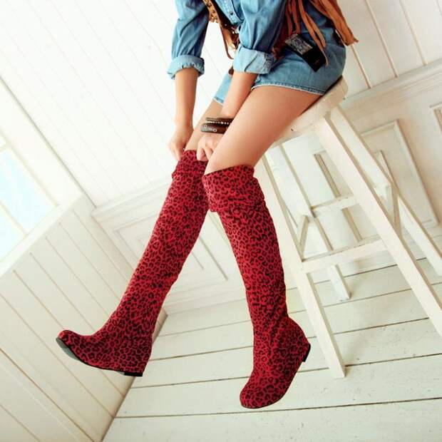 http://i00.i.aliimg.com/wsphoto/v0/2055420090/new-2014-over-the-knee-high-boots-women-motorcycle-boots-high-leg-riding-boots-low-heel.jpg