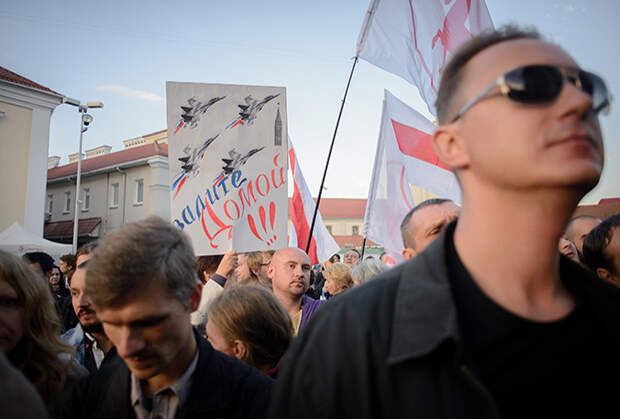 Митинг против размещения в Белоруссии российской авиабазы в Минске. 4 октября 2015 года