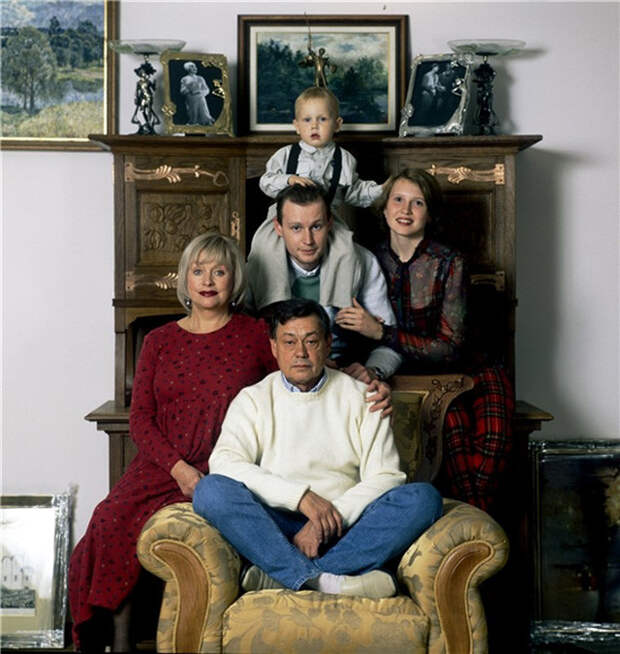 Николай Караченцов с семьей, 2004 год. Николай Караченцов, день роджения, факты
