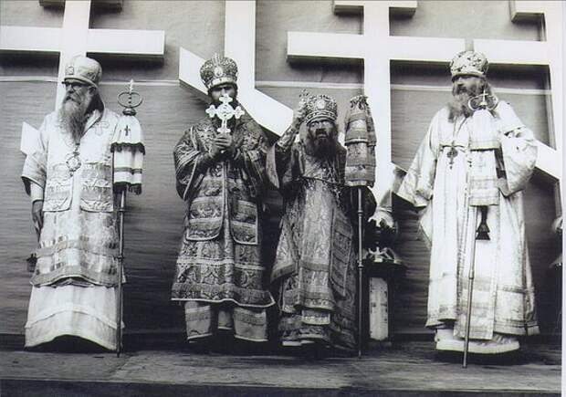 Епископ Эдмонтонский Савва (Сарачевич; † 17/30 января 1973), митрополит Восточно-Американский и Нью-Йоркский Филарет (Вознесенский; † 8/21 ноября 1985), свт. Иоанн (Максимович), архиепископ Западно-Американский и Сан-Францисский († 19 июня/2 июля 1966), епископ Сеатлийский Нектарий (Концевич; † 4/26 января 1983)
