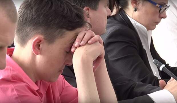 Надя спит, она устала… Надя спит, она устала…