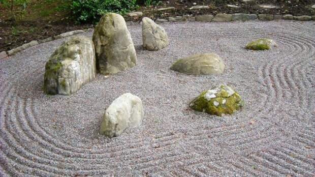 За подбор и расстановку камней отвечает особое искусство - сутэ-иси