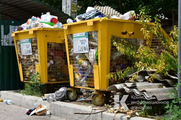 В Симферополе начали возвращать после ремонта контейнеры для раздельного сбора мусора