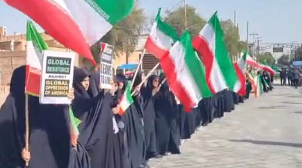 Жители Ирана создали «живую цепь» вокруг важных объектов