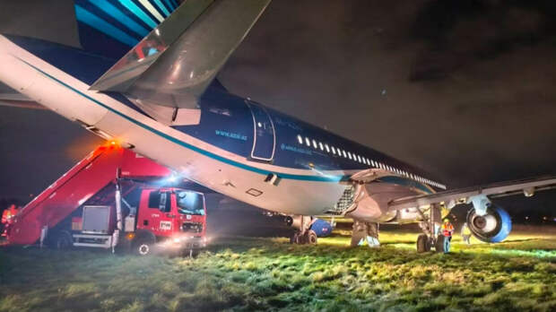 В СК назвали предварительную причину аварийной посадки самолета AZAL в Пулкове