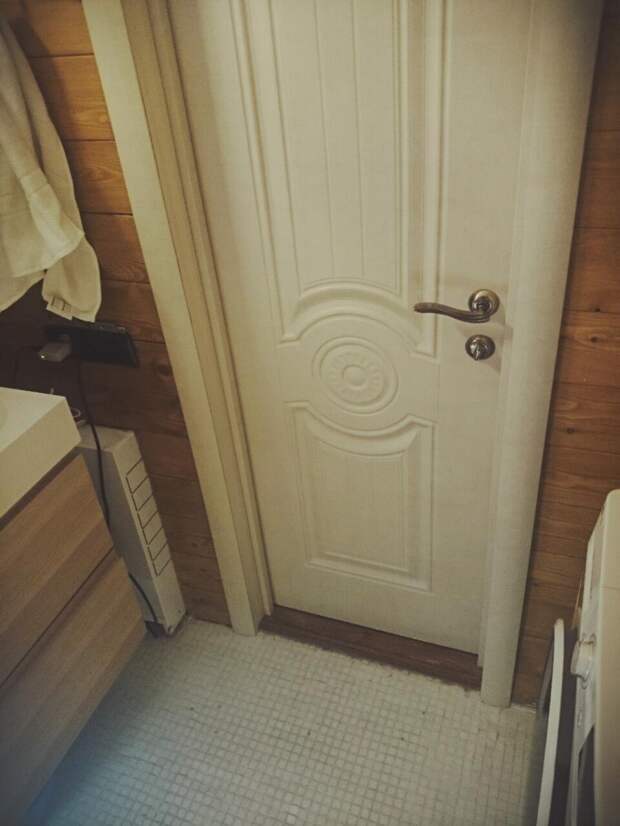 Дверь для ванной