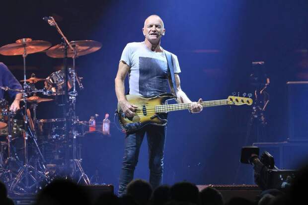 Стинг судится и возвращается на театральную сцену