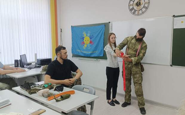 В рязанских школах участники СВО учат педагогов тактической медицине