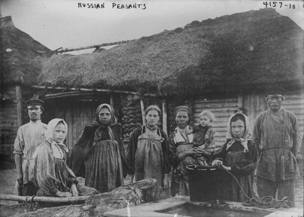 Русский народ состоит из трёх родственных ветвей - великороссов, малороссов и белорусов, произошедших от древнерусской народности, сложившейся из восточнославянских племён.