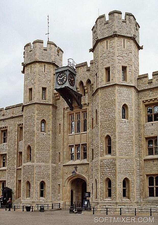 422px-London_tower_jewel_house_2005-05