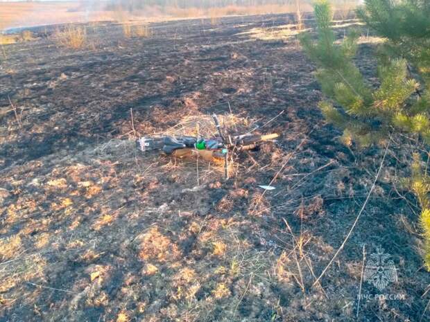 В Фурманове при тушении сухой травы пожарные нашли на поле обгоревший труп