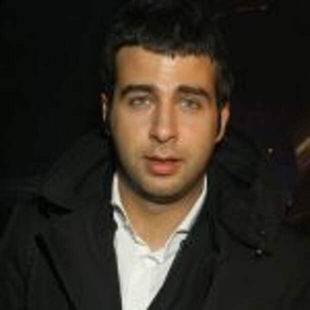 Ургант петербург. Ургант петербург. Вечерний ургант в метро. Деловой известный ведущий. Ургант петербург.