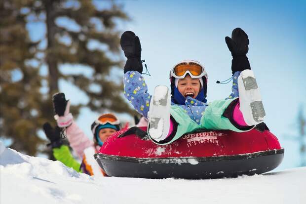 С начала 2026 года 16 подростков получили переломы при катании на тюбингах