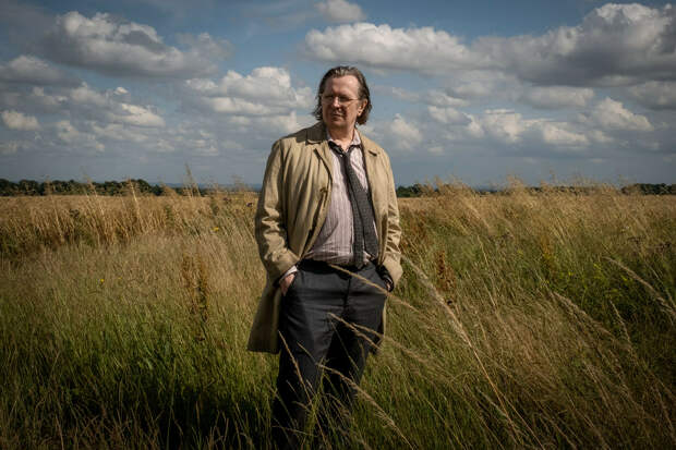 Кадр из сериала «Медленные лошади»