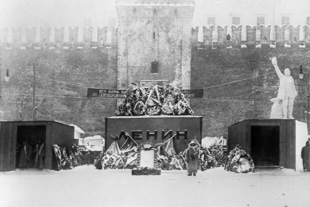 Мавзолей В.И. Ленина на Красной площади 1924 год
