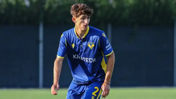 Защитник «Вероны» госпитализирован после падения с высоты четырёх метров