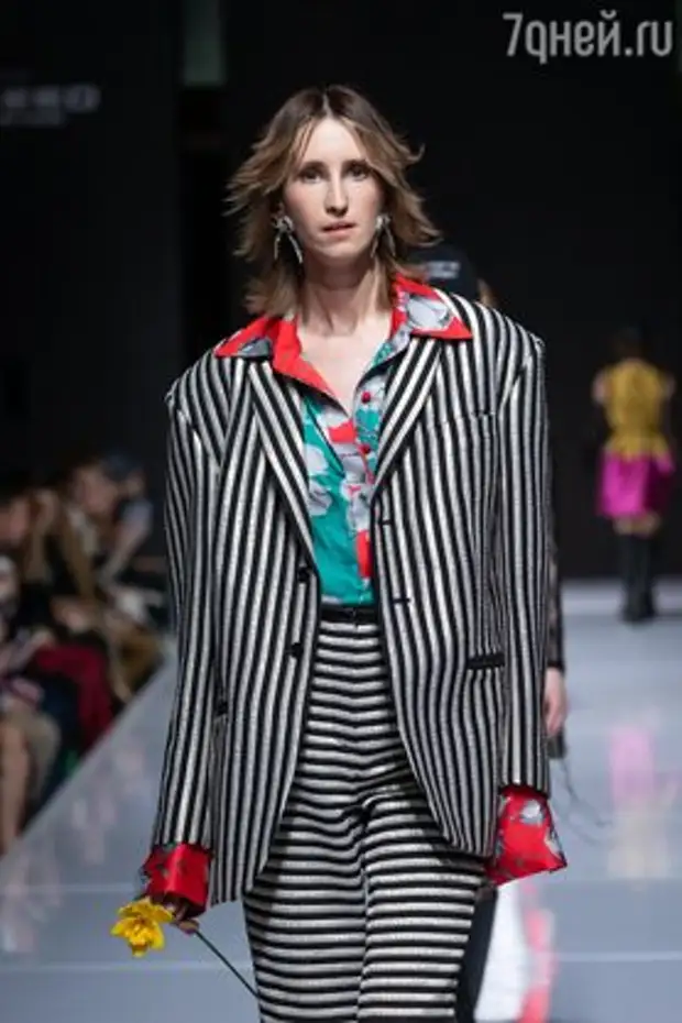 Маша Цигаль представила 30 модных образов, скроенных из ее собственной одежды и вещей близких друзей