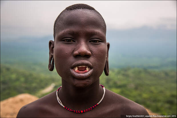 Mursi tribe / Племена с тарелками в губе Mursi tribe / Племена с тарелками в губе