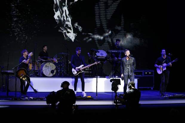 Презентация завершилась выступлением группы One Republic