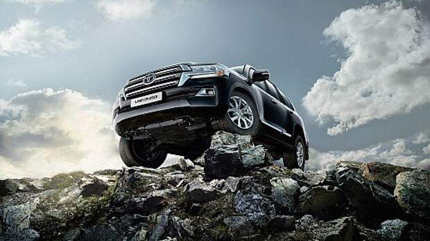 toyota-Land-Cruiser-v8-2015-exterior-tme-001-a-full.indd