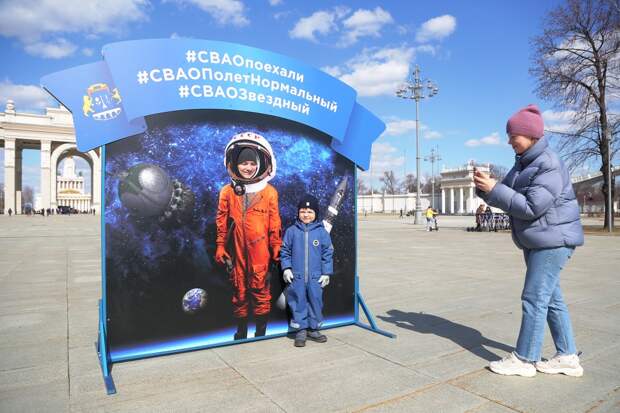 В честь Дня космонавтики в районах СВАО установили тематические фоторамки