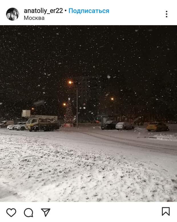 Фото дня: ночной снегопад принес в Лосинку зимнюю сказку