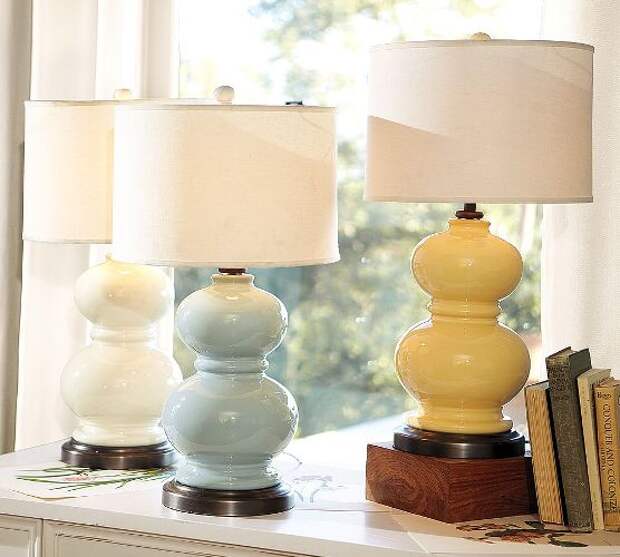 Детали интерьера – декоративные настольные лампы: интересные варианты для гостиной