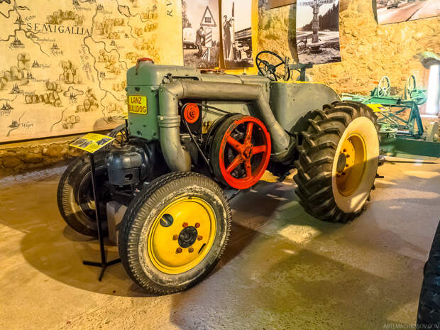 Немецкий трактор Lanz Bulldog тридцатых годов. автомузей, латвия, музей