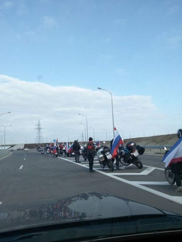 Крымский мост открыт: опубликованы первое видео проезда по автотрассе и фото с моста