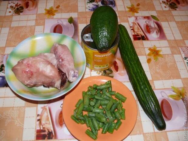 Салат с курицей, салат с авокадо Салат с курицей, салат с авокадо