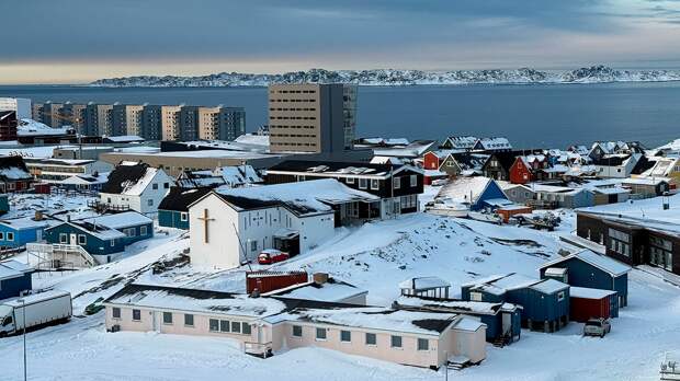 Глава минобороны Италии назвал шуткой военную помощь ЕС Гренландии