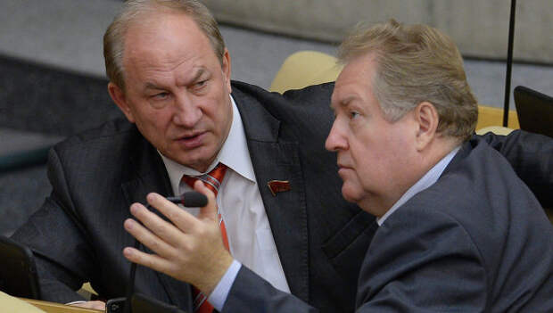 Депутаты Валерий Рашкин и Сергей Обухов. Архивное фото