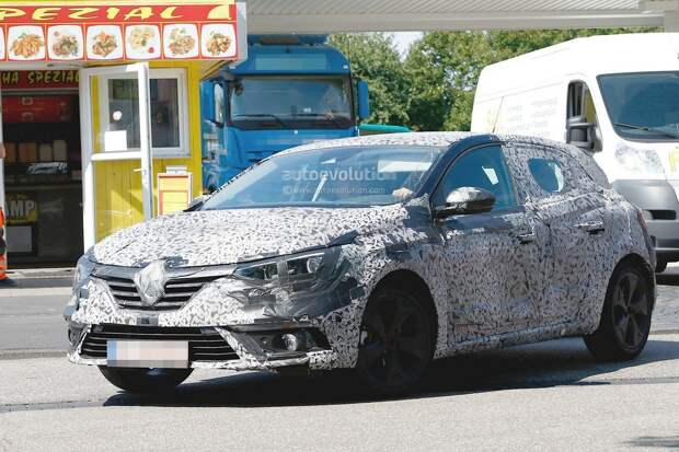 Renault Megane-2016 попозировал перед премьерой