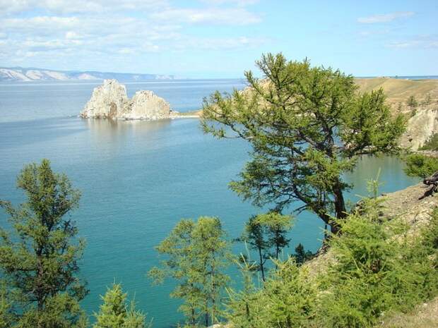 File:Shaman Rock on Olkhon island.jpg