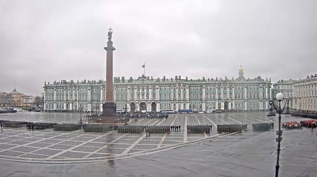 В Петербурге на Дворцовой площади проходит репетиция парада Победы